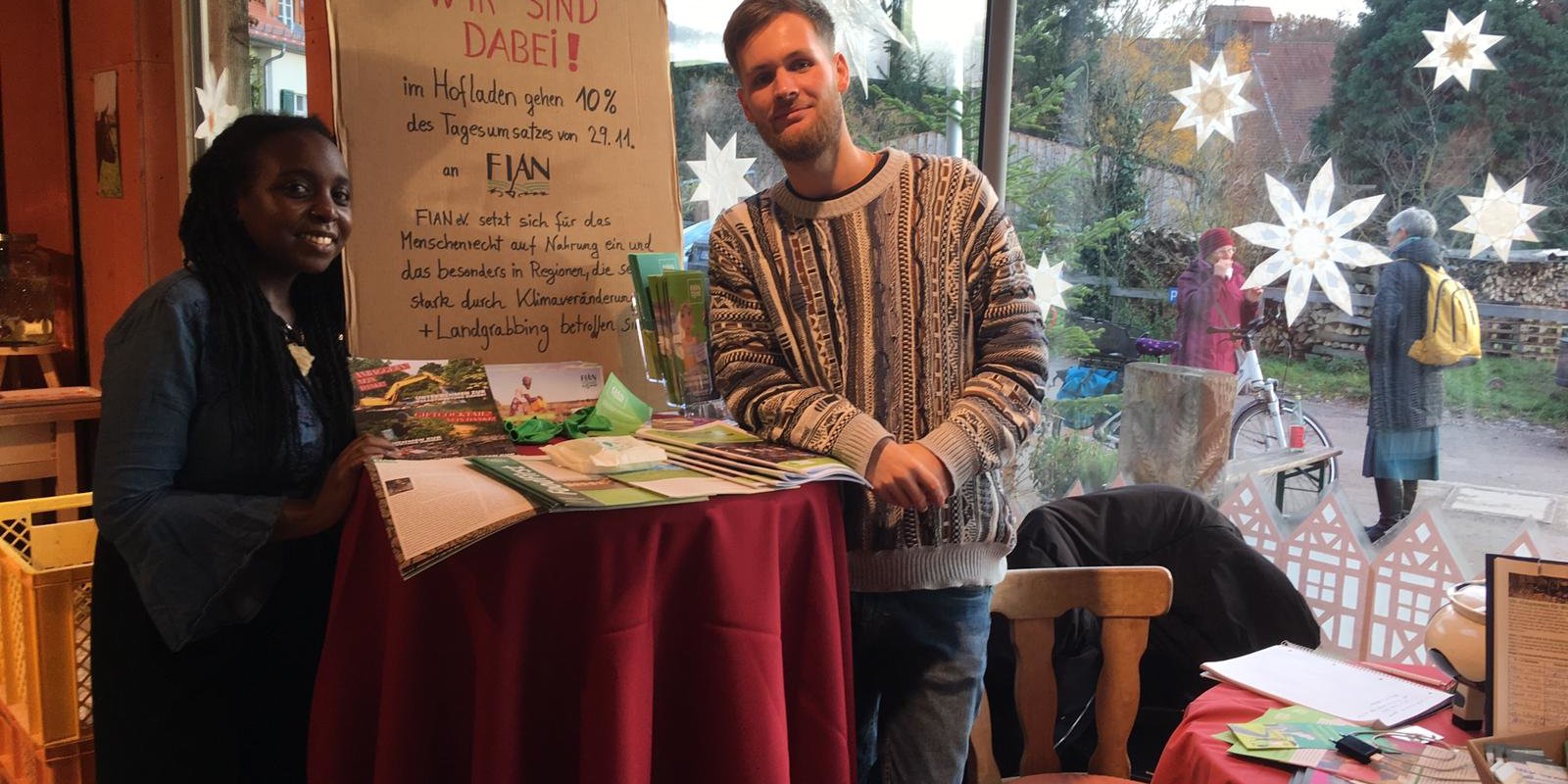 Aicha_Niklas_in_Hofladen1