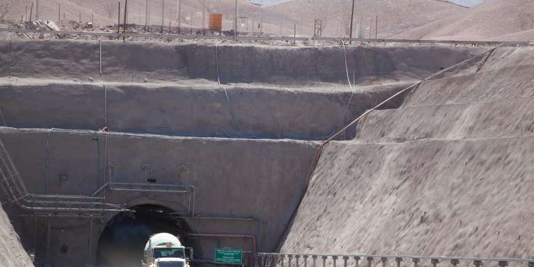 31907650-in-chile-wie-hier-in-chuquicamata-wird-beispielsweise-kupfer-abgebaut-29eEyBqUoG70