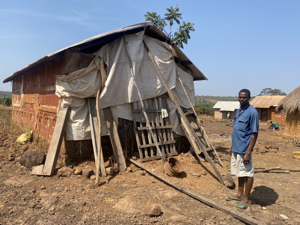 Guinea- eingestürzte Hauswand, Foto FIAN Deutschland